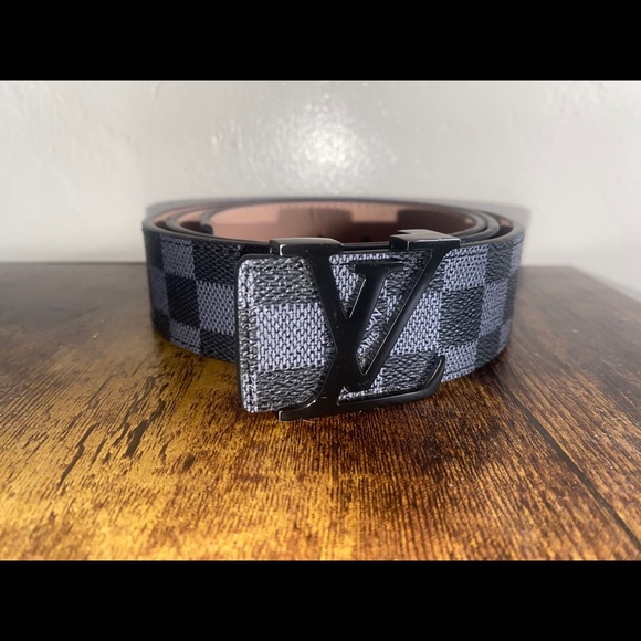 Luis Vuitton Belt - Picture 1 of 3